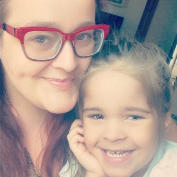 Meet your Posher, Heather - Picture 2 of 16